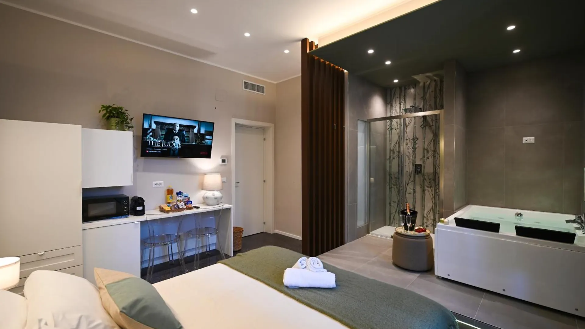 La Finestra Sul Campanile Luxury Suite & Loft Bari