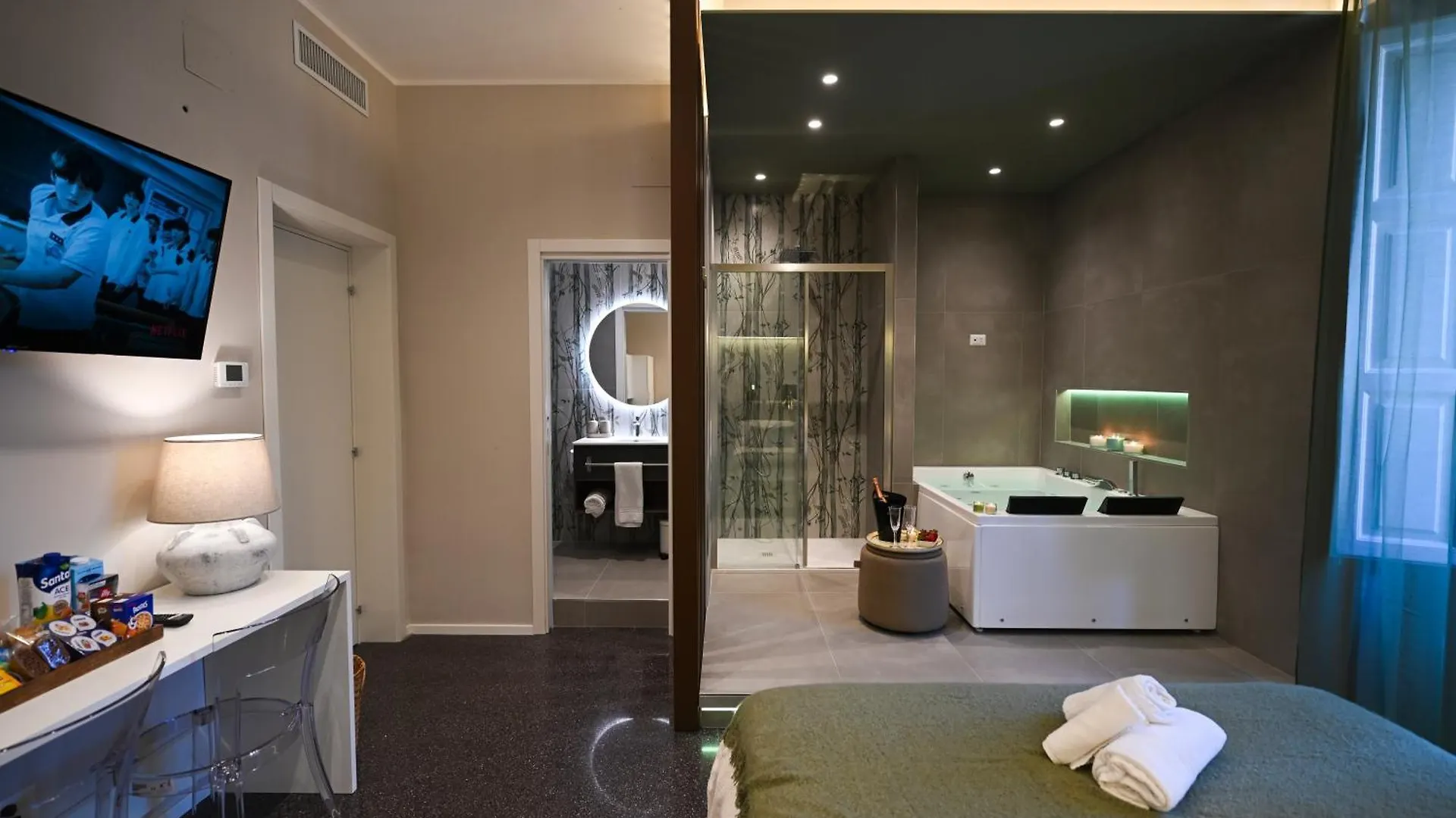 La Finestra Sul Campanile Luxury Suite & Loft Bari Guest house